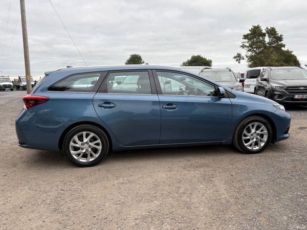 Toyota Auris 365113306