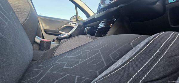 2018 Peugeot 2008 (LOW MILAGE) 366810179