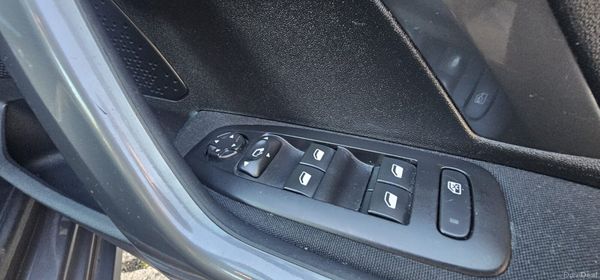 2018 Peugeot 2008 (LOW MILAGE) 366810181