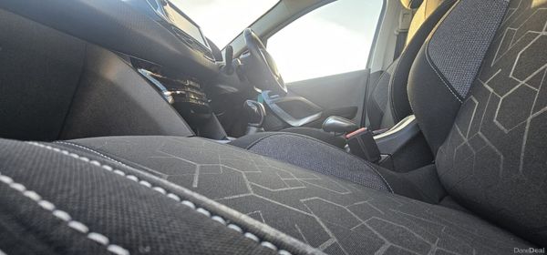 2018 Peugeot 2008 (LOW MILAGE) 366810193