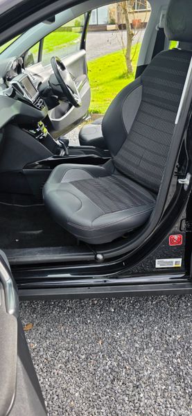 Peugeot 2008 Automatic 366960817