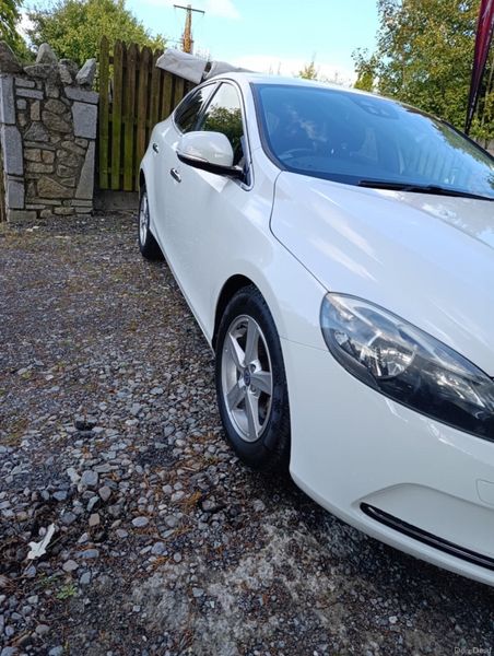 Volvo V40  2014 automatic 367765437