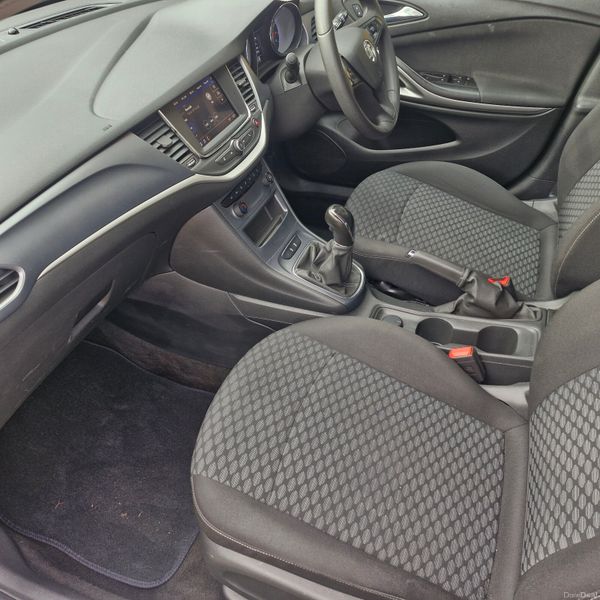 Opel/Vauxhall Astra 2020 368215811