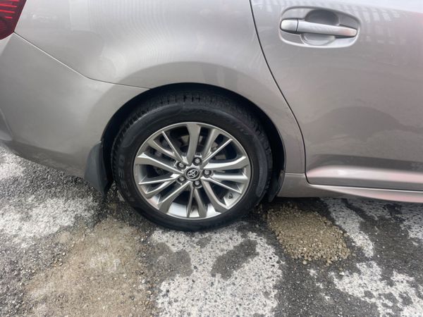 Toyota Avensis 2016 top spec  €8950 368474100