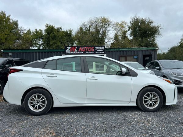 21 Toyota Prius very low mileage 369174359