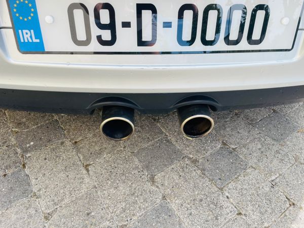 2009  VOLKSWAGEN R32 3.2 VR6 DSG 4 MOTION 369621000