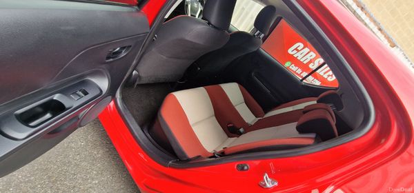 Toyota Aqua 2015 369621448