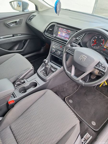 SEAT Leon 2015 369880412