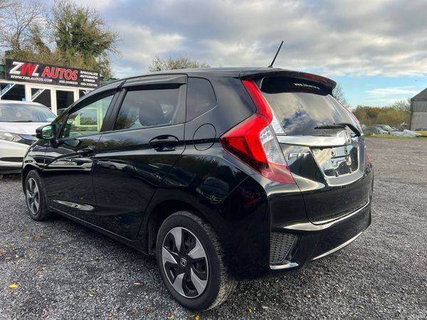 16 Honda Fit Hybrid 370243486