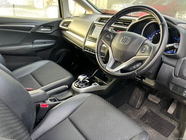 16 Honda Fit Hybrid 370243493