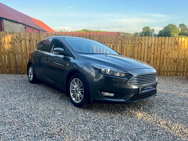 Ford Focus 2017 370281063