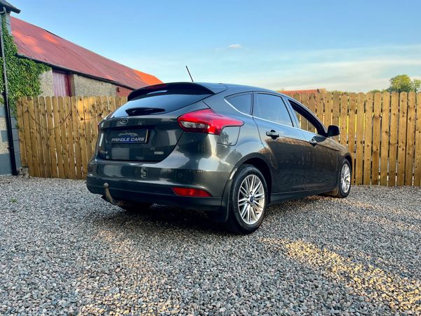 Ford Focus 2017 370281071
