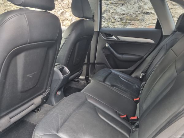 Audi Q3 2016 370520499