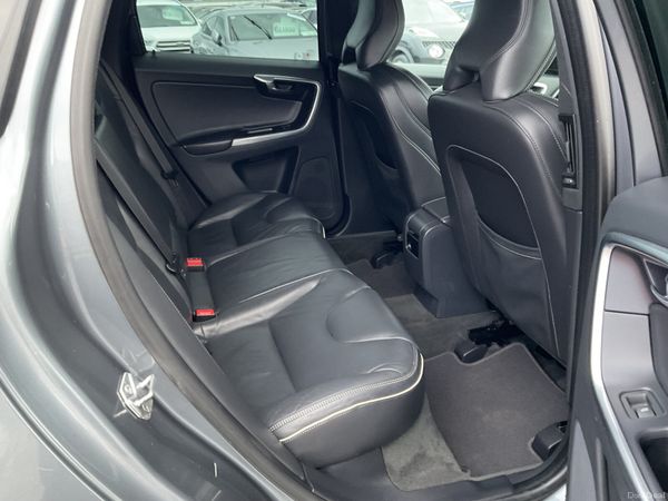 VOLVO XC60 2.0 R DESIGN 190 BHP 1 OWNER 371040002