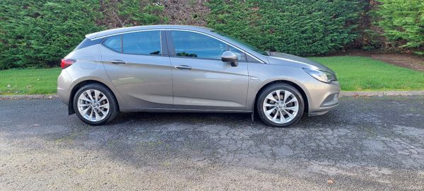 Opel Astra 2017 371006263