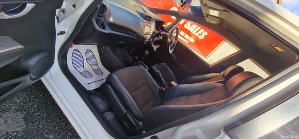 Honda fit Hybrid high spec 371706479