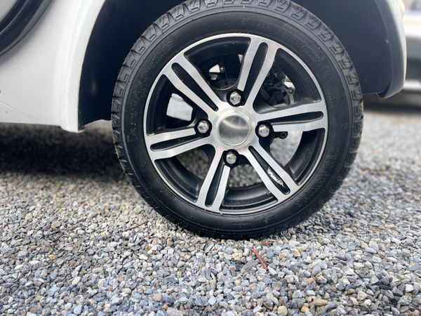 LMI Advertising Vehicle (221 REG) 372052353