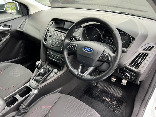 2015 Ford Focus Zetec S 1.5 TDCI 372199695