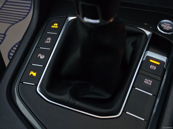 2019 VW TIGUAN R LINE  MINT CONDITION 372372549