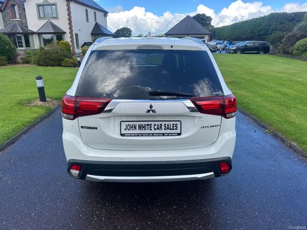 Mitsubishi Outlander 4 WD 7 Seater 372963977
