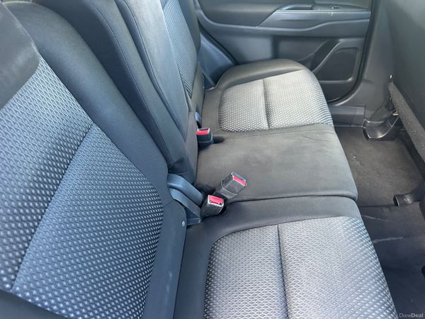Mitsubishi Outlander 4 WD 7 Seater 372963983