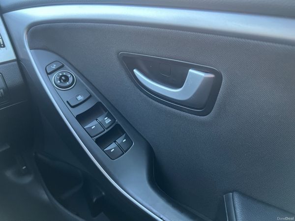 2015 (152) Hyundai I30 SE Nav BDrive 1.6 CRDI Esta 372977891