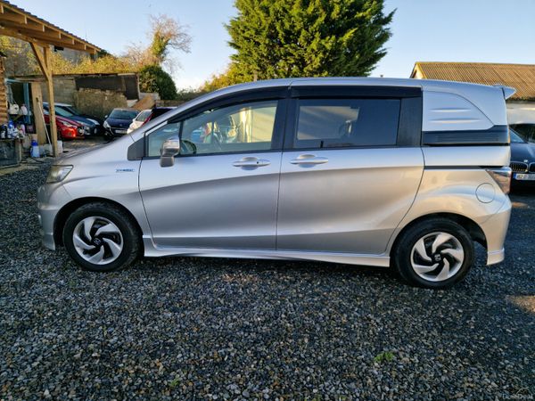 2014 Honda Freed Self charging hybrid 373449845