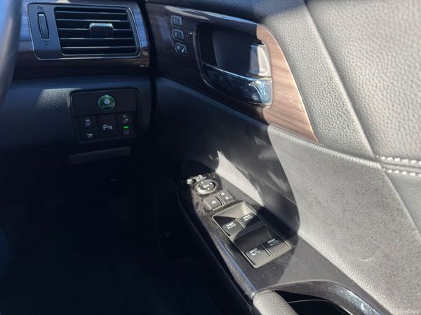 17 Honda Accord 2.0 hybrid auto very top spec 373458967