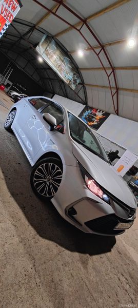 201 - Toyota Corolla 1.8 Petrol Hybrid NCT 2028 373491749