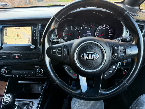 Stunning Kia Carens 7 Seater. 2-year Warranty. 373654013