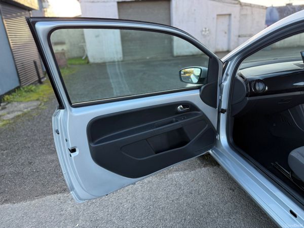 Volkswagen up! 2013 1.0L AUTOMATIC PETROL 373709241