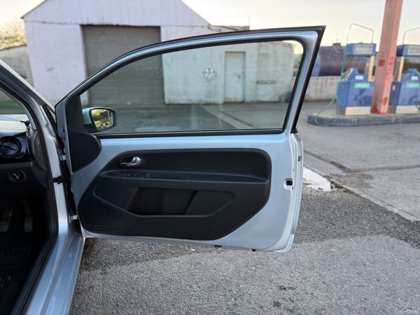 Volkswagen up! 2013 1.0L AUTOMATIC PETROL 373709245