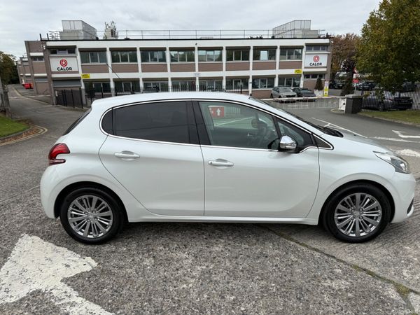 Peugeot 208 2016 1.2 Petrol Auto 373815587