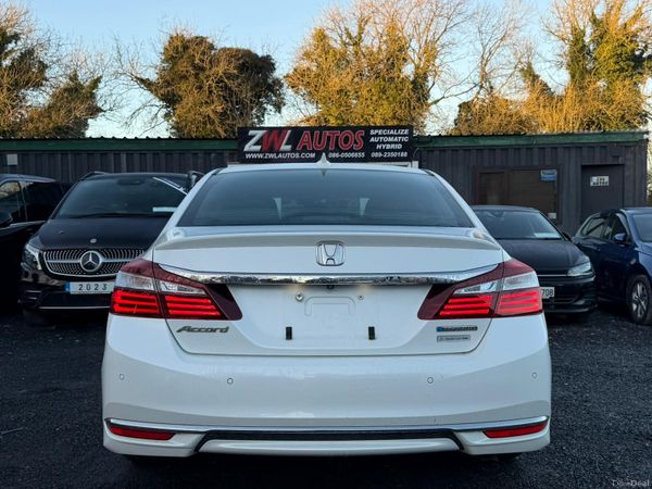 17 Honda Accord 2.0 hybrid auto very top spec 373978933