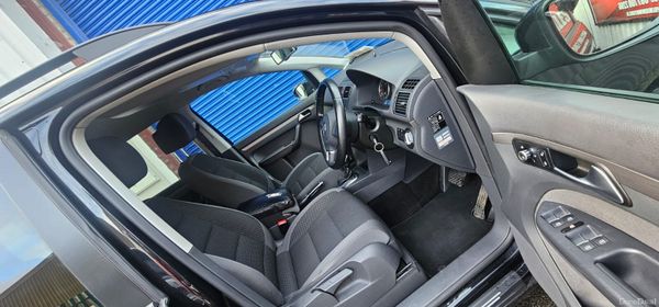 Volkswagen Touran Automatic 374356345