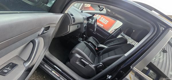 Volkswagen Touran Automatic 374356349