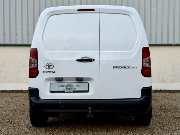 Toyota Proace 3 Seater 1.5d SWB with Vat 374443081