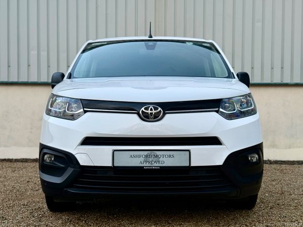 Toyota Proace 3 Seater 1.5d SWB with Vat 374443083