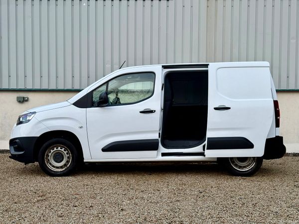 Toyota Proace 3 Seater 1.5d SWB with Vat 374443095
