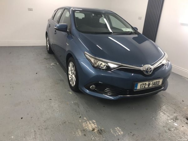 Toyota Auris 2017 374469402