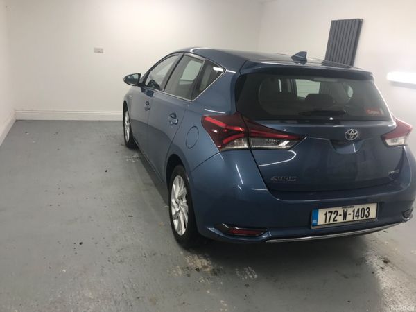 Toyota Auris 2017 374469428