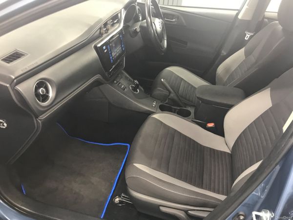 Toyota Auris 2017 374469434