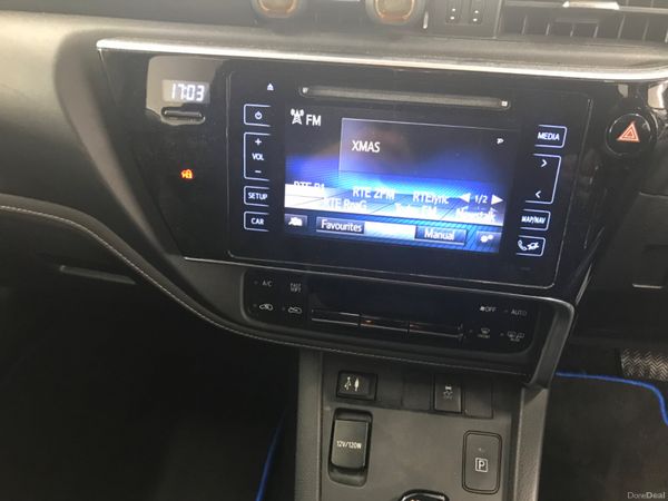 Toyota Auris 2017 374469438