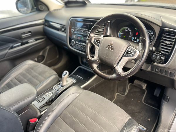16 Mitsubishi Outlander PHEV•Auto•4WD•Hybrid 374492141