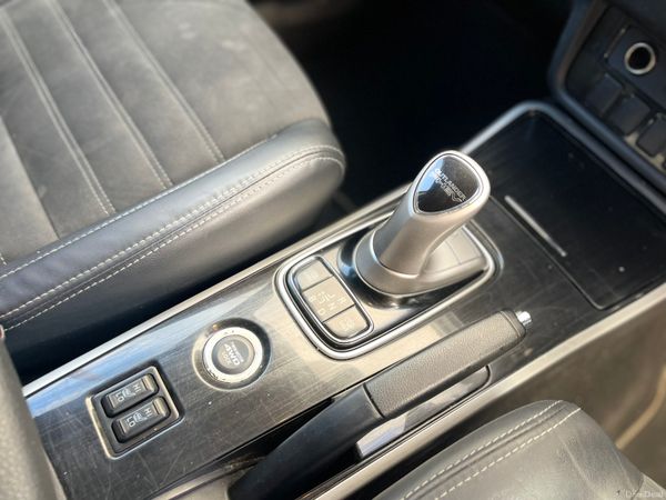 16 Mitsubishi Outlander PHEV•Auto•4WD•Hybrid 374492145