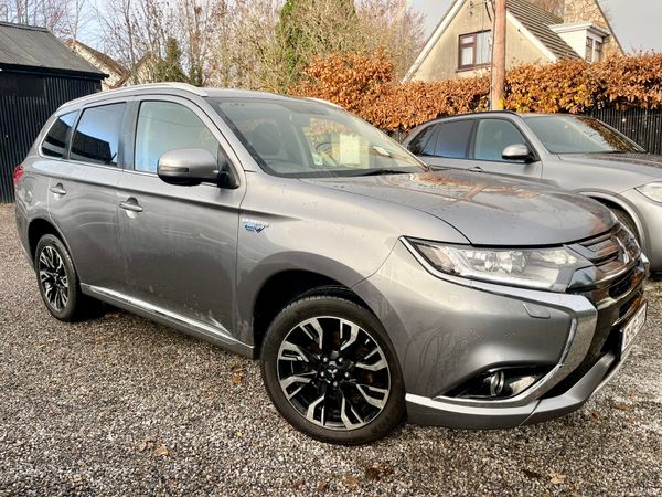 16 Mitsubishi Outlander PHEV•Auto•4WD•Hybrid 374492137