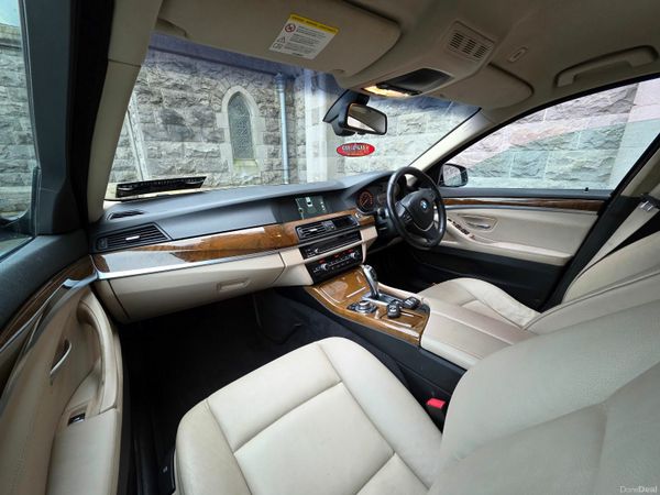 BMW 5-Series 2011 374632295