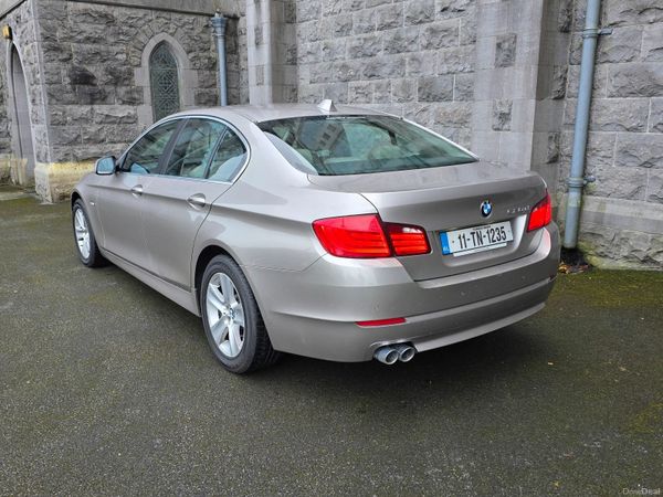 BMW 5-Series 2011 374632319
