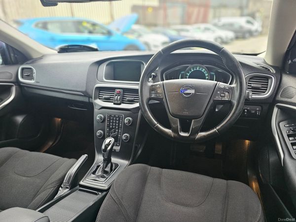 VOLVO V40 180PS R-DESIGN POWERSHIFT // LOW MILEAGE 374635343