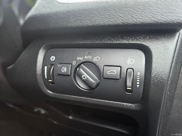 VOLVO V40 180PS R-DESIGN POWERSHIFT // LOW MILEAGE 374635355